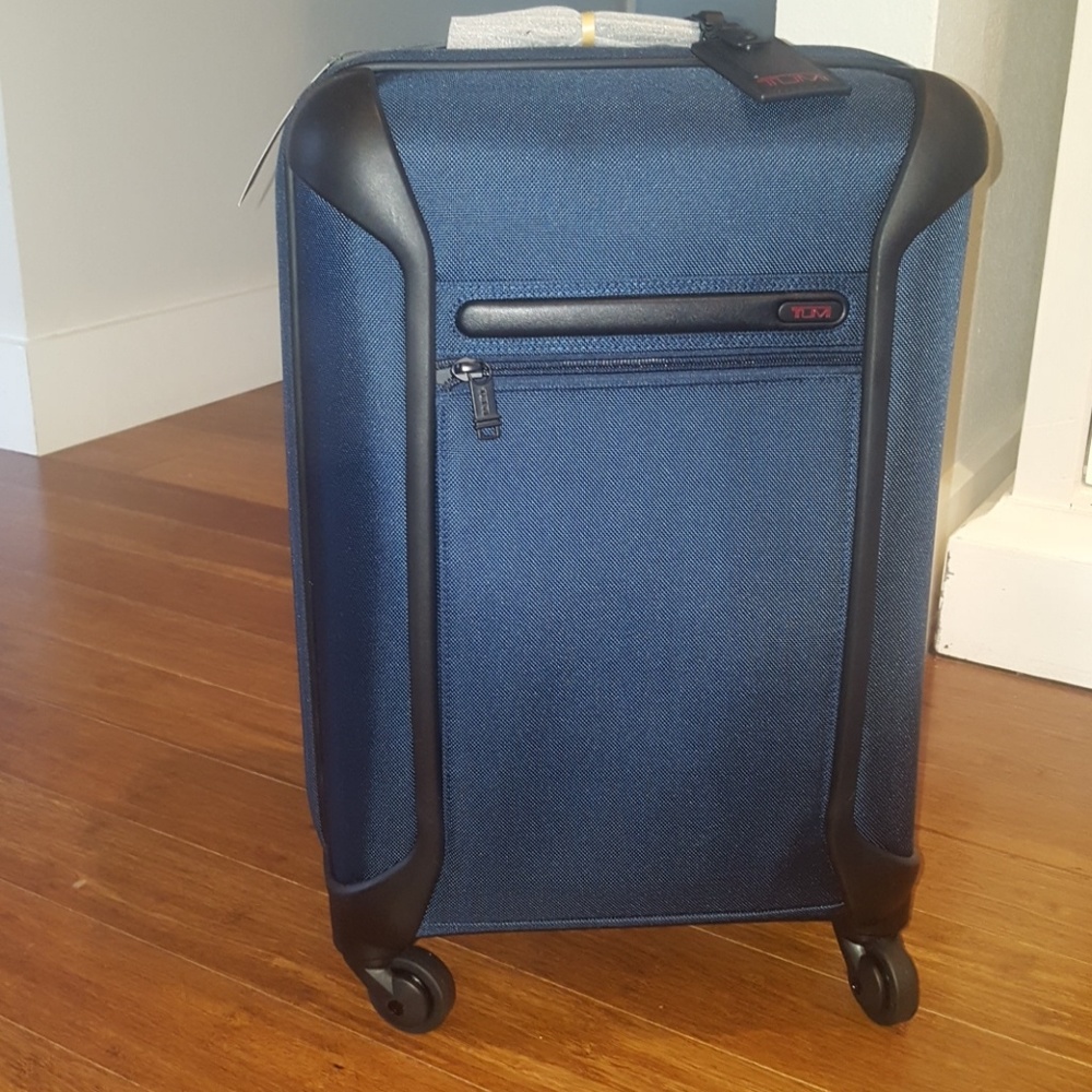 Tumi lightweight international carry on